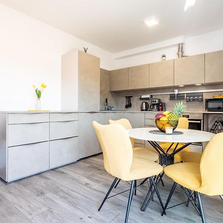 New Luxury 3-Bedroom Penthouse With Huge Terrace Split Exteriér fotografie
