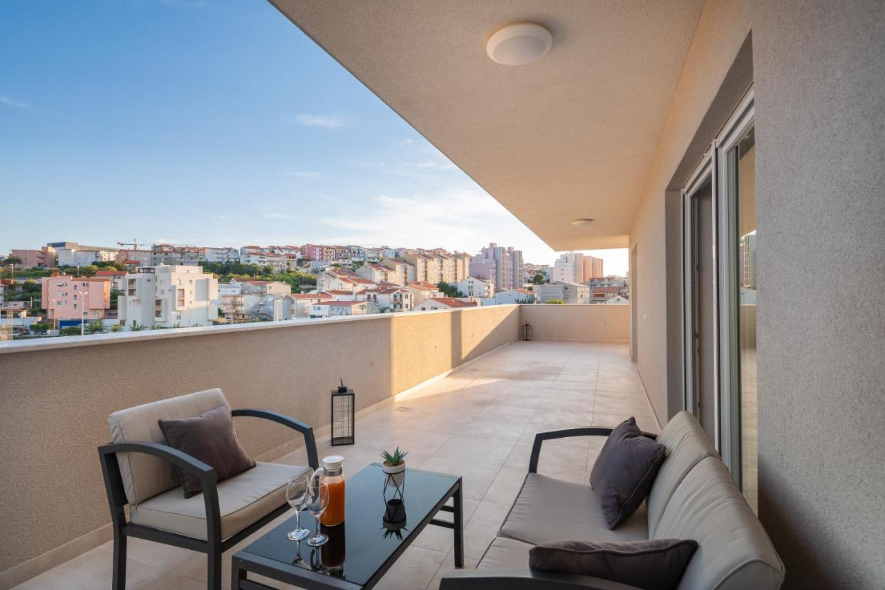 New Luxury 3-Bedroom Penthouse With Huge Terrace Split Exteriér fotografie
