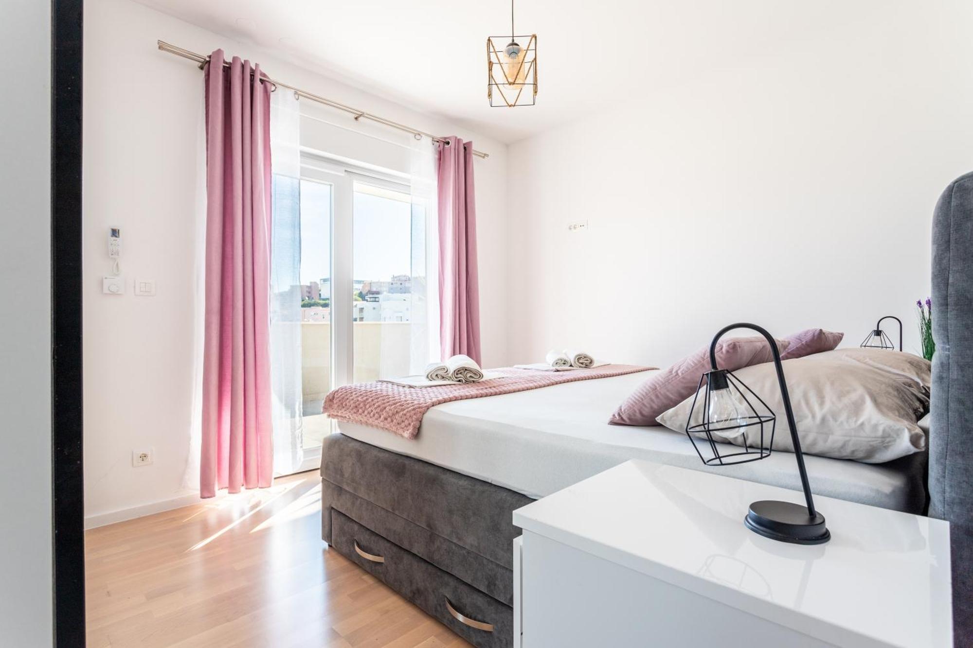 New Luxury 3-Bedroom Penthouse With Huge Terrace Split Exteriér fotografie