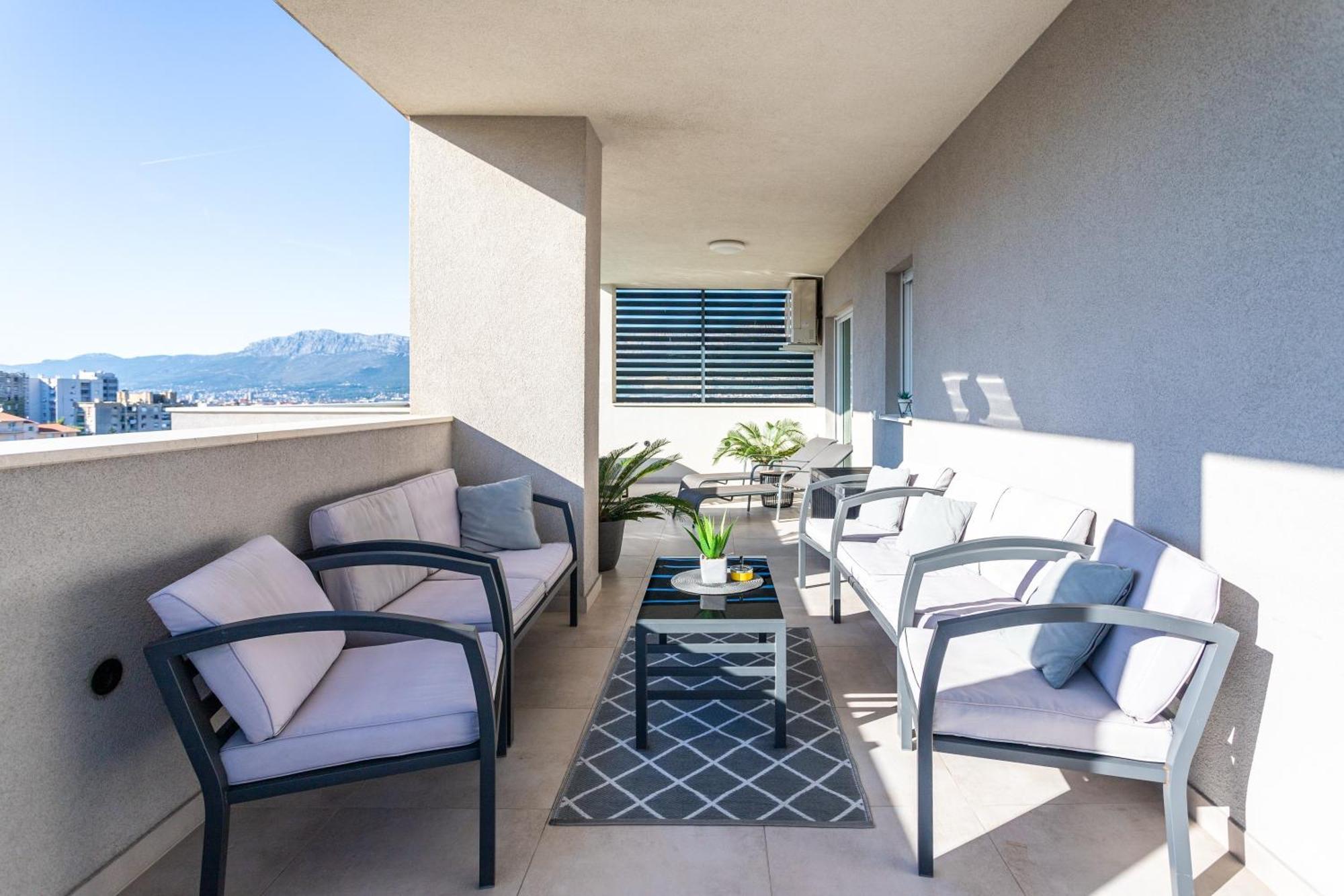 New Luxury 3-Bedroom Penthouse With Huge Terrace Split Exteriér fotografie