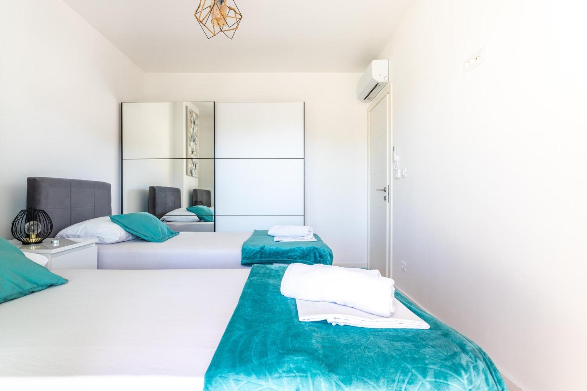 New Luxury 3-Bedroom Penthouse With Huge Terrace Split Exteriér fotografie