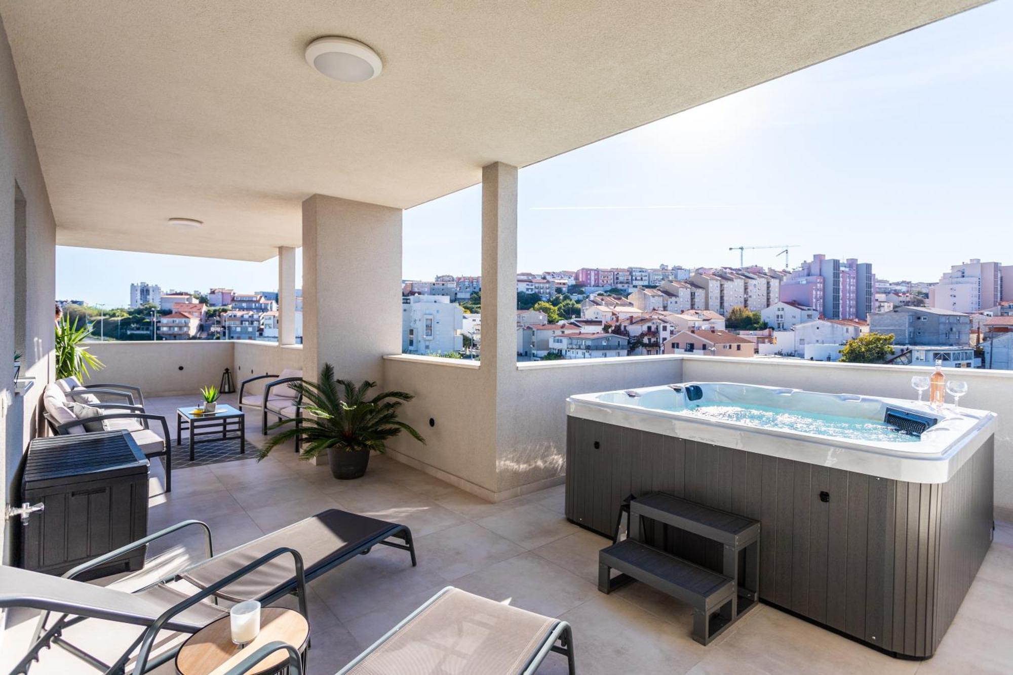 New Luxury 3-Bedroom Penthouse With Huge Terrace Split Exteriér fotografie