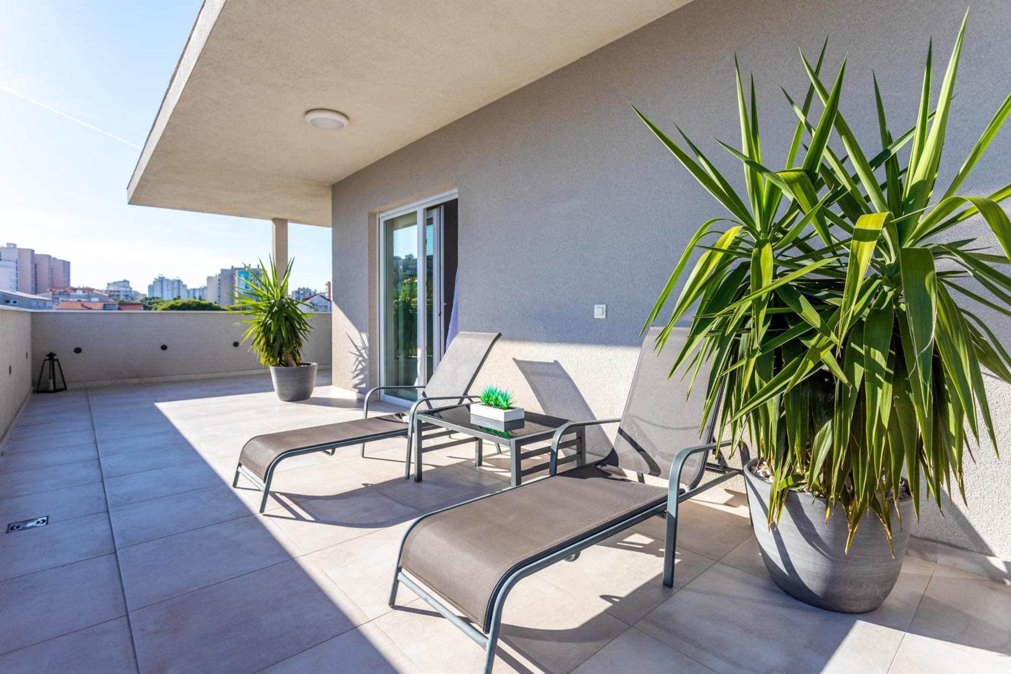 New Luxury 3-Bedroom Penthouse With Huge Terrace Split Exteriér fotografie