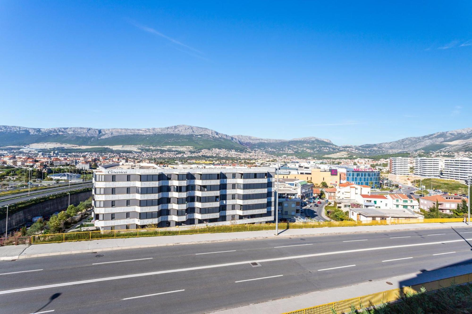 New Luxury 3-Bedroom Penthouse With Huge Terrace Split Exteriér fotografie
