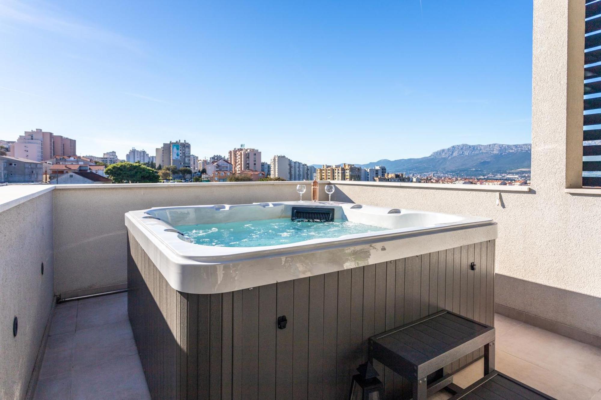 New Luxury 3-Bedroom Penthouse With Huge Terrace Split Exteriér fotografie