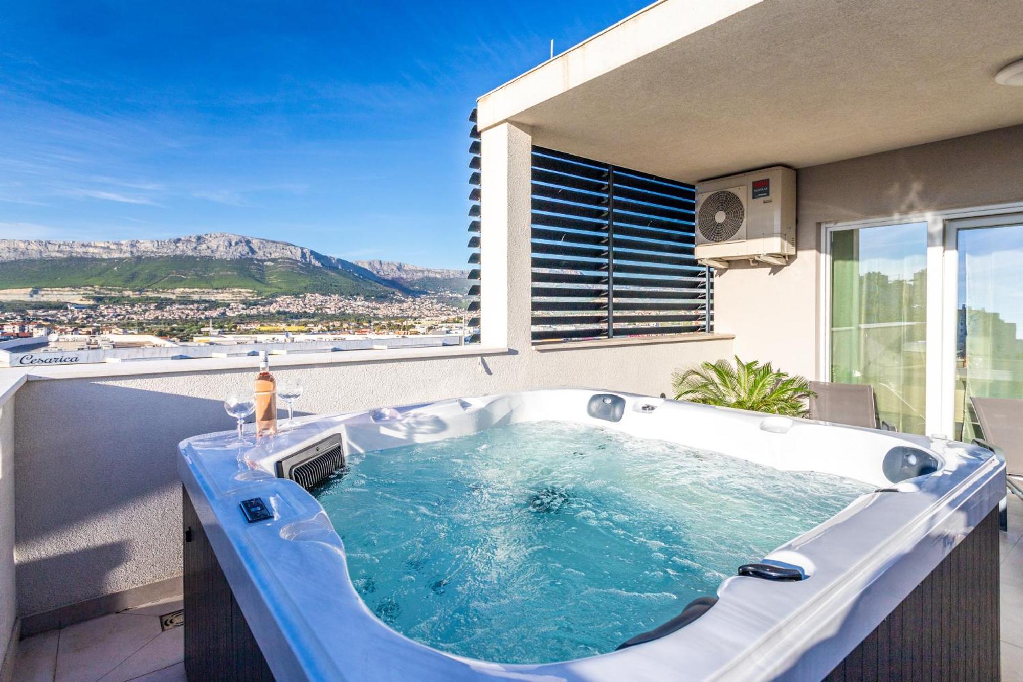 New Luxury 3-Bedroom Penthouse With Huge Terrace Split Exteriér fotografie